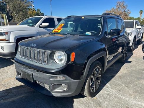 Used 2017 Jeep Renegade Latitude image 4