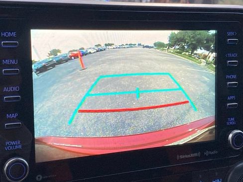 Used 2022 Toyota Highlander LE FWD image 22