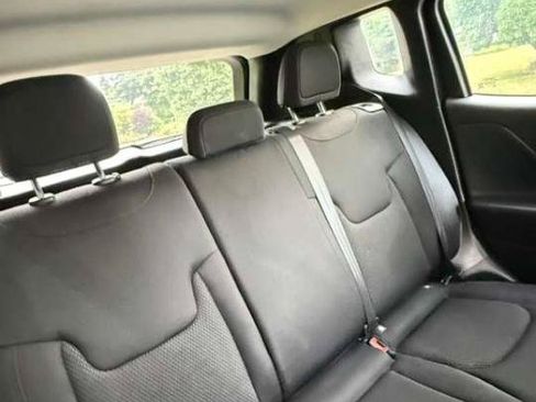 Used 2020 Jeep Renegade Altitude AWD/4WD image 15