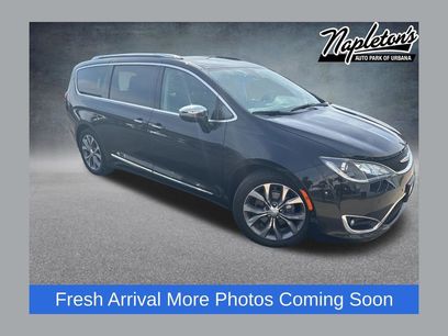 Used 2020 Chrysler Pacifica Limited w/ Tire & Wheel Group