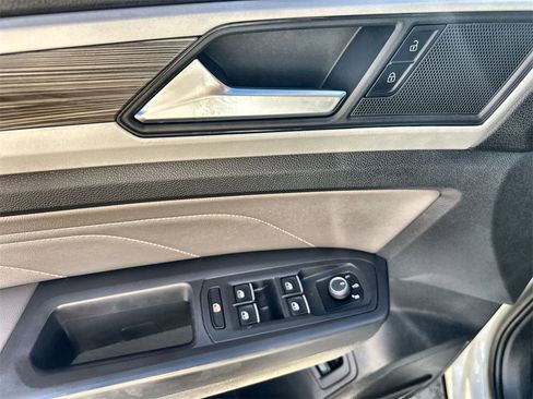 Used 2022 Volkswagen Atlas Cross Sport SE image 22