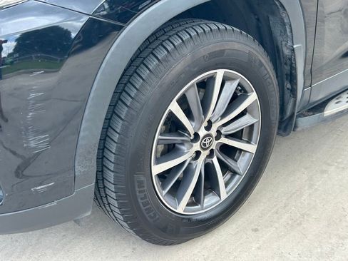Used 2019 Toyota Highlander XLE FWD image 9