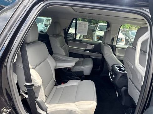 Used 2025 Ford Expedition Active AWD/4WD image 12