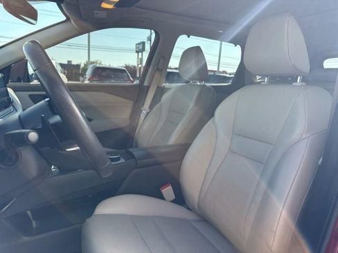 Used 2023 Nissan Rogue SV w/ SV Premium B Package image 17