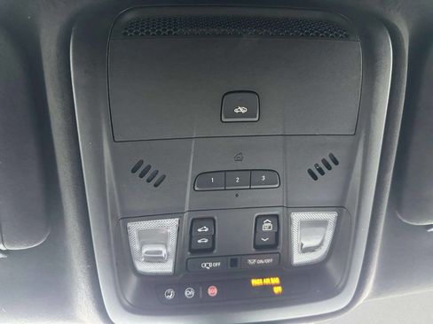 Used 2017 Cadillac XT5 Platinum w/ Driver Assist Package image 25