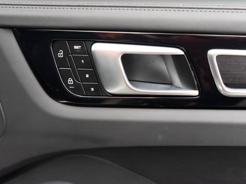 Used 2022 Porsche Cayenne GTS image 32