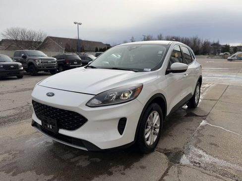 Certified 2020 Ford Escape SE image 3