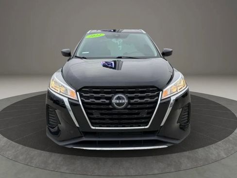 Used 2022 Nissan Kicks SV FWD image 2
