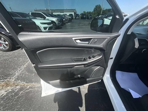 Used 2024 Ford Edge SEL w/ Convenience Package AWD/4WD image 11