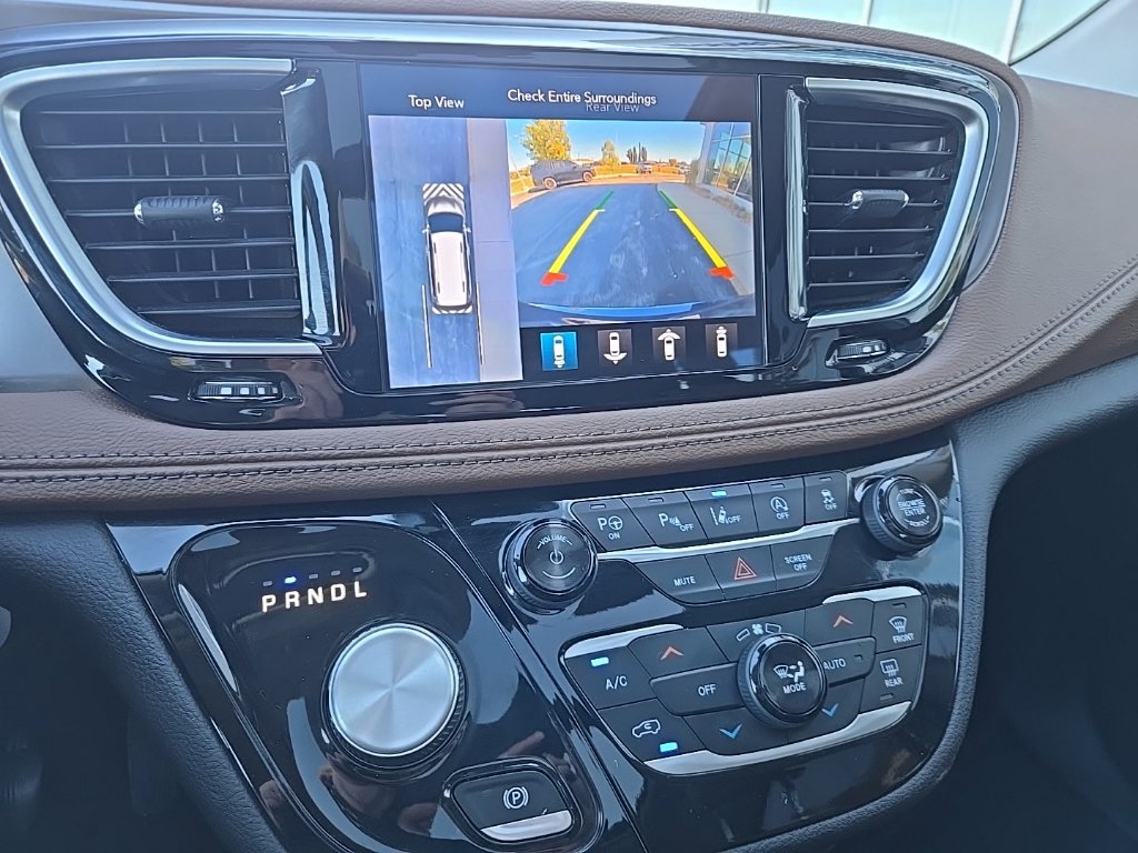 Used 2018 Chrysler Pacifica Limited w/ Tire & Wheel Group FWD image 52