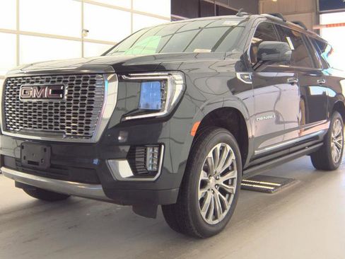 Used 2022 GMC Yukon XL Denali w/ Denali Ultimate Package image 4