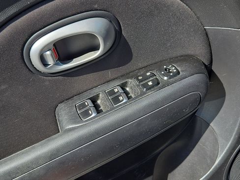 Used 2018 Kia Soul + FWD image 11