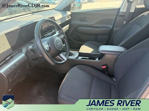 Used 2025 Hyundai Kona SEL image 2
