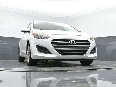 Used 2016 Hyundai Elantra GT image 44