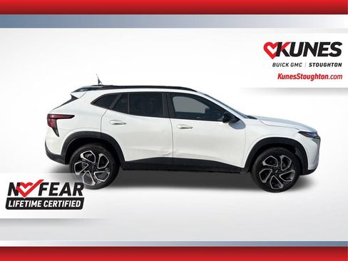 Used 2024 Chevrolet Trax RS w/ Sunroof Package image 13