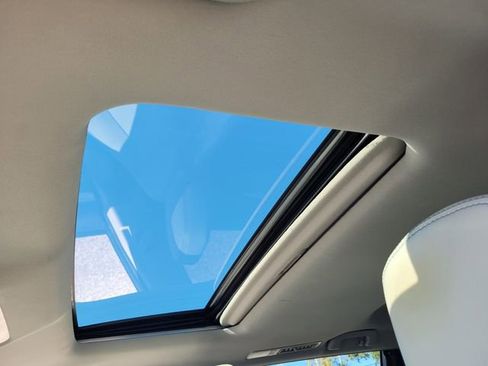 Used 2019 Toyota Highlander XLE image 21