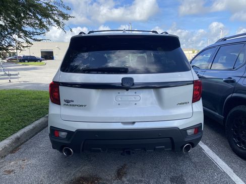 Used 2025 Honda Passport EX-L image 9