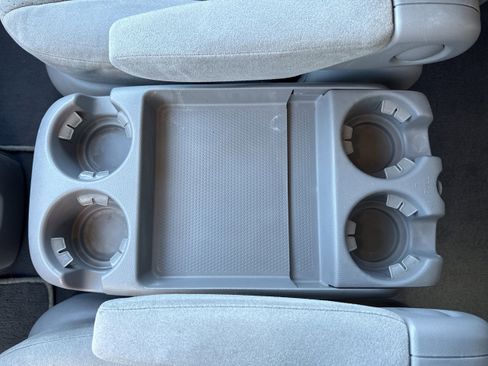 Used 2008 Hyundai Entourage GLS image 23