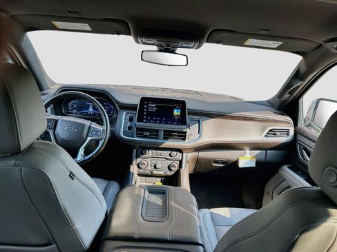 Used 2022 Chevrolet Tahoe Z71 w/ Luxury Package AWD/4WD image 18