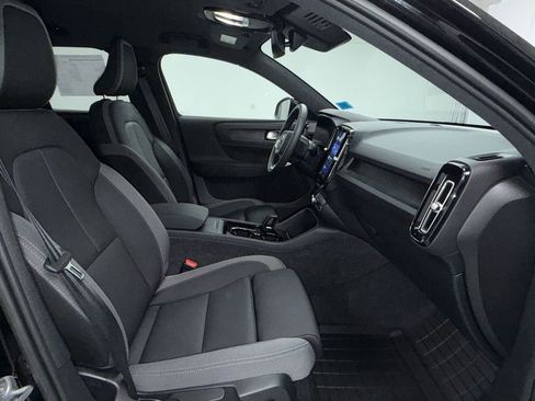 Used 2023 Volvo XC40 Recharge Core image 11