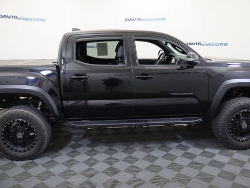 Used 2021 Toyota Tacoma TRD Off-Road w/ TRD Premium Off Road Package AWD/4WD image 5