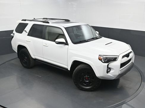 Used 2022 Toyota 4Runner TRD Off-Road Premium AWD/4WD image 32