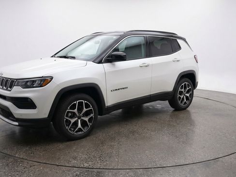 Used 2025 Jeep Compass Limited image 3