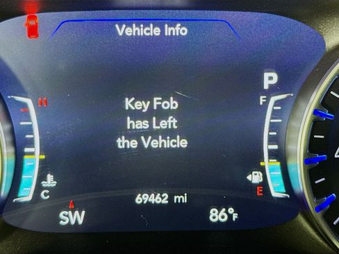 Used 2023 Chrysler Pacifica Limited FWD image 14