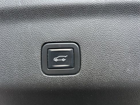 Used 2023 Chevrolet Suburban RST image 12