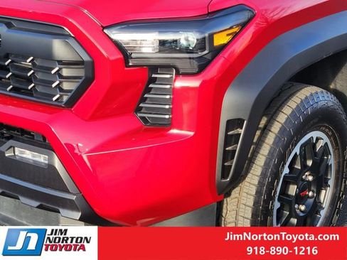 Used 2025 Toyota Tacoma TRD Off-Road image 11