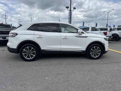 Certified 2023 Lincoln Nautilus AWD w/ Premium Package image 4