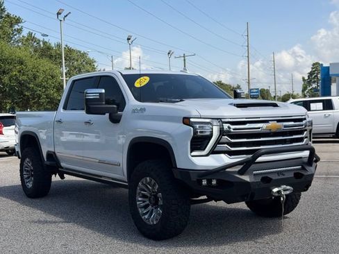 Used 2024 Chevrolet Silverado 2500 High Country w/ Technology Package AWD/4WD image 4