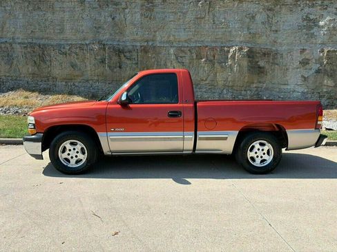 Used 2001 Chevrolet Silverado 1500 LS w/ Firm Ride Suspension Pkg RWD image 3