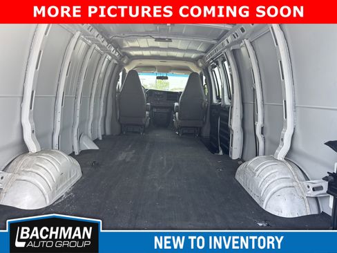 Used 2018 Chevrolet Express 3500 Extended w/ Driver Convenience Package RWD image 6