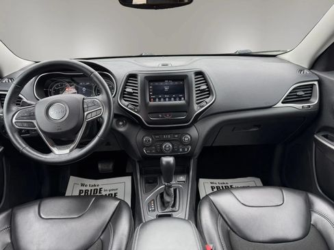 Used 2019 Jeep Cherokee Latitude Plus w/ Comfort/Convenience Group FWD image 7