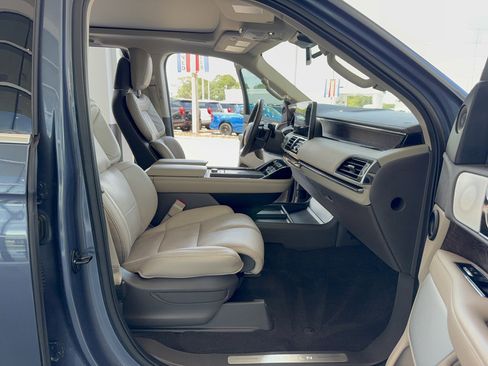 Used 2022 Lincoln Navigator Reserve AWD/4WD image 15