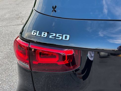 Used 2021 Mercedes-Benz GLB 250 4MATIC image 13