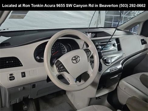 Used 2013 Toyota Sienna LE image 9