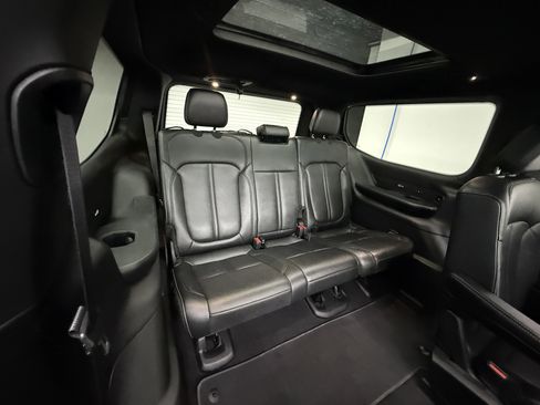 Used 2024 Jeep Wagoneer Series II image 30