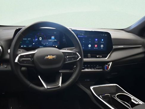 Used 2025 Chevrolet Equinox LT AWD/4WD image 23