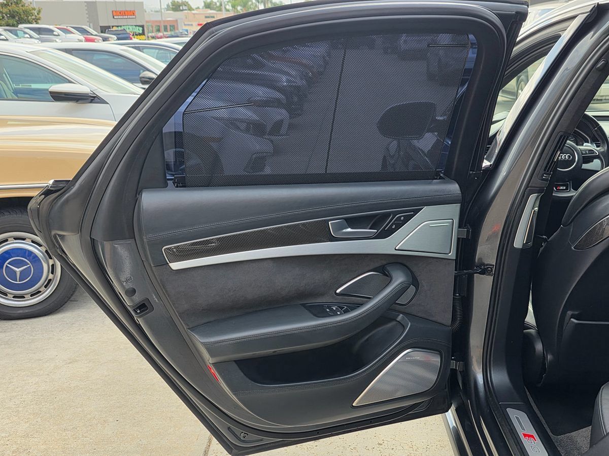 Used 2015 Audi S8 AWD/4WD image 27
