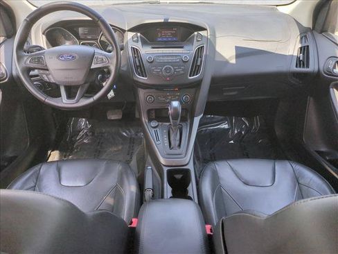 Used 2015 Ford Focus SE w/ Equipment Group 201A FWD image 16