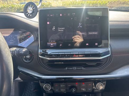 Used 2022 Jeep Compass Trailhawk w/ Trailhawk Convenience Group image 17