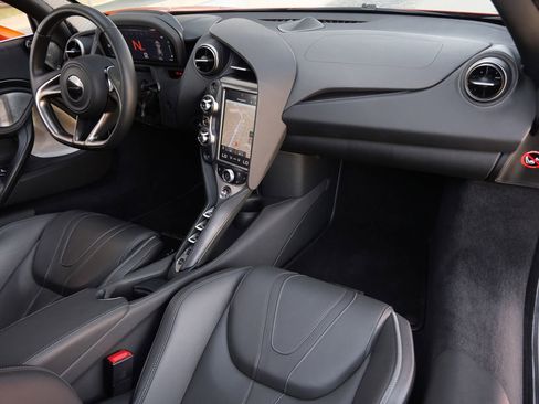 Used 2018 McLaren 720S Performance image 10