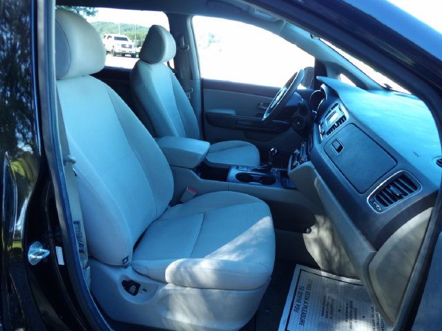 Used 2016 Kia Sedona LX w/ Option Group 020 FWD image 16