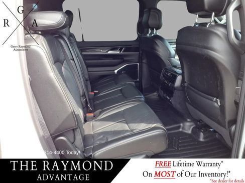Used 2023 Jeep Wagoneer 4WD image 11