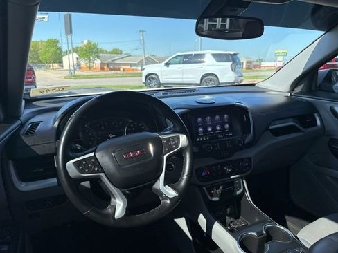 Used 2024 GMC Terrain SLT image 21