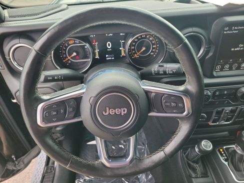 Used 2020 Jeep Wrangler Unlimited Sahara AWD/4WD image 22