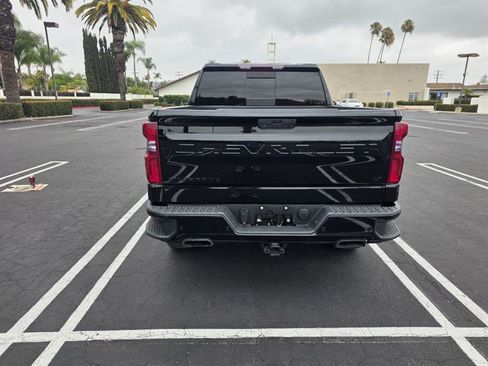 Used 2020 Chevrolet Silverado 1500 LT Trail Boss w/ Midnight Edition AWD/4WD image 4
