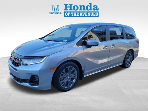 Used 2026 Honda Odyssey Touring image 2